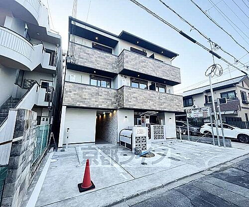 京都府京都市右京区西院三蔵町 3階建 築1年10ヶ月
