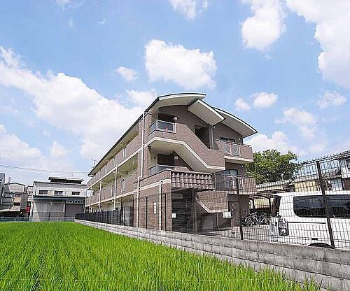 京都府京都市西京区下津林前泓町 築24年3ヶ月 3階建
