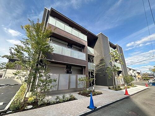 奈良県大和高田市西三倉堂１丁目  3階建