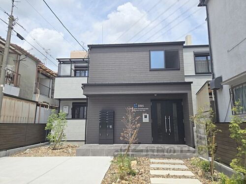 大阪府枚方市楠葉朝日１丁目  2階建