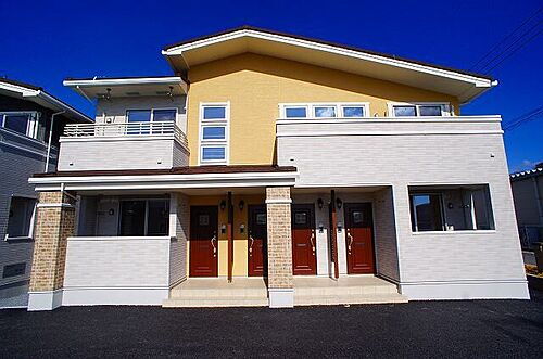 群馬県伊勢崎市市場町１丁目 2階建 築10年11ヶ月