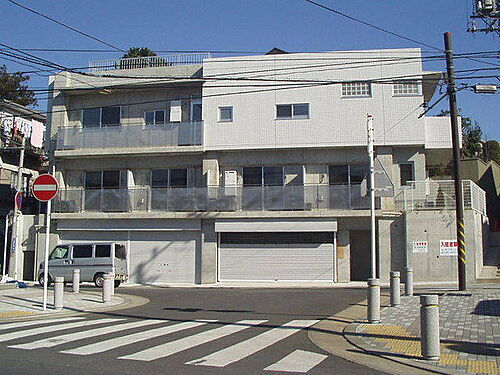 神奈川県横浜市神奈川区片倉５丁目 3階建 築21年5ヶ月