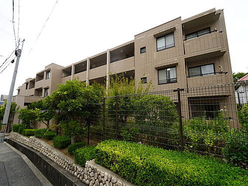 兵庫県神戸市東灘区西岡本５丁目 築28年10ヶ月 3階建