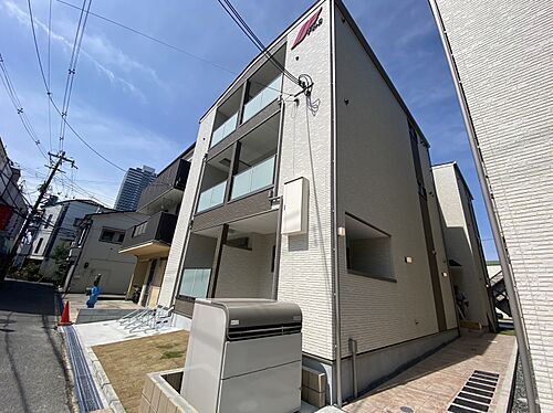 大阪府寝屋川市香里北之町 築1年5ヶ月 3階建