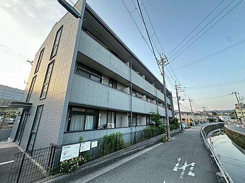 兵庫県川西市南花屋敷１丁目 3階建 築27年5ヶ月