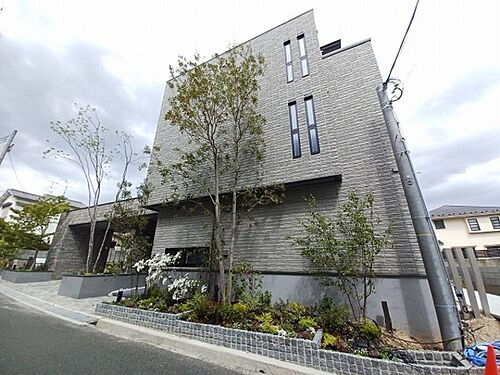 大阪府箕面市桜ケ丘３丁目 3階建