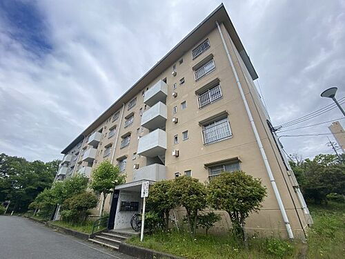 兵庫県三木市志染町西自由が丘２丁目 賃貸マンション