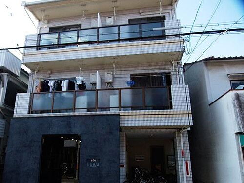 大阪府茨木市沢良宜東町 3階建