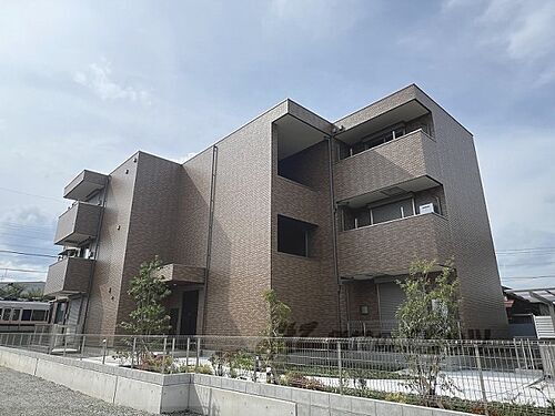 兵庫県川西市東久代１丁目 築2年4ヶ月 3階建