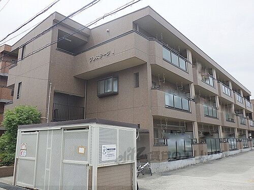 兵庫県尼崎市常吉２丁目 3階建