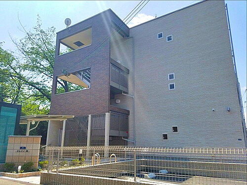 大阪府茨木市東奈良２丁目 築8年4ヶ月 3階建