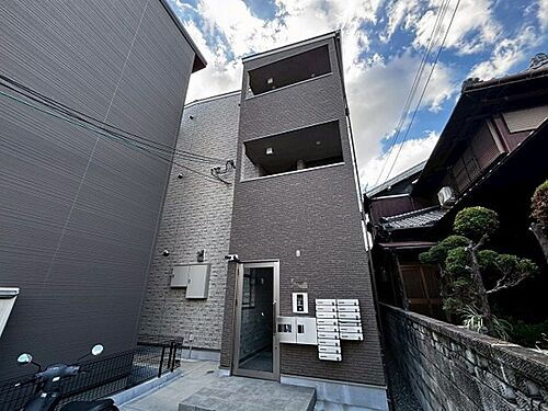 大阪府茨木市片桐町 築1年11ヶ月 3階建