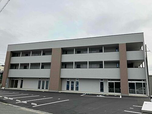 滋賀県大津市黒津２丁目 3階建