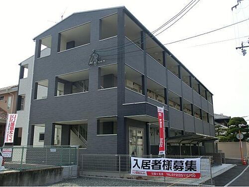 ＬａＬｕｃｅ　ｓｔｒａｄａ 3階建