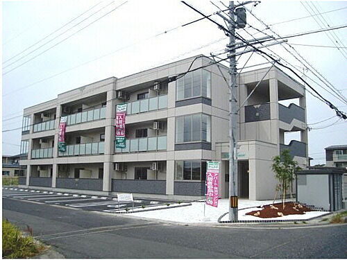 ヴェール・ムース南安長 3階建