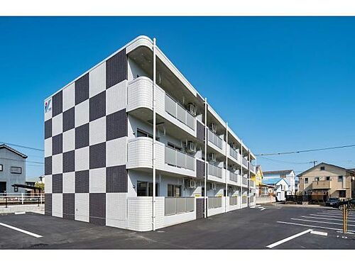 鹿児島県霧島市隼人町見次 3階建