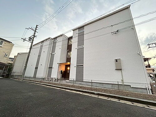 大阪府堺市東区日置荘西町３丁  3階建