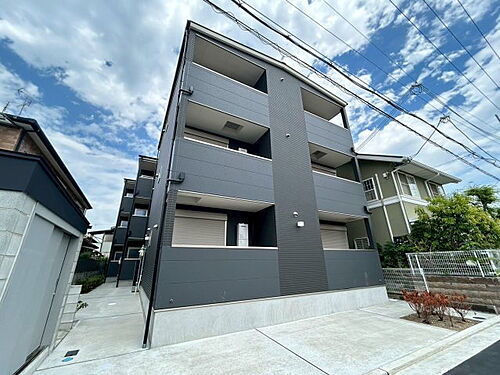 大阪府高石市西取石１丁目  3階建