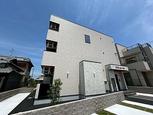 大阪府高石市千代田１丁目  3階建