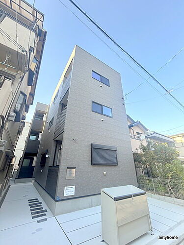 大阪府吹田市末広町  3階建