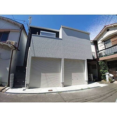 大阪府松原市岡２丁目 築1年5ヶ月 3階建