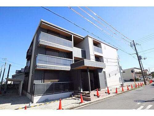奈良県香芝市五位堂４丁目 3階建 