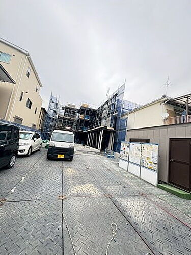 大阪府茨木市上中条２丁目  3階建