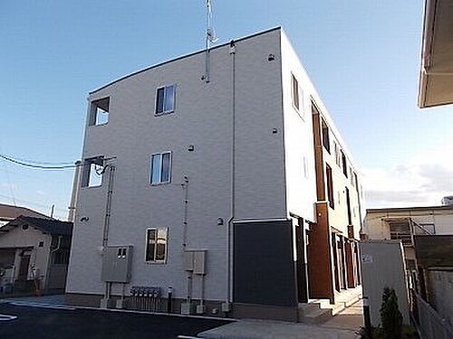 岡山県岡山市南区豊成１丁目 3階建 築10年