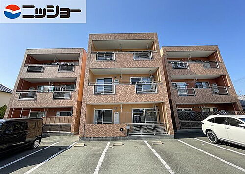カーネ吉川 3階建