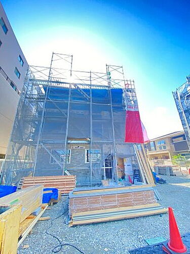 大阪府高槻市郡家新町  3階建