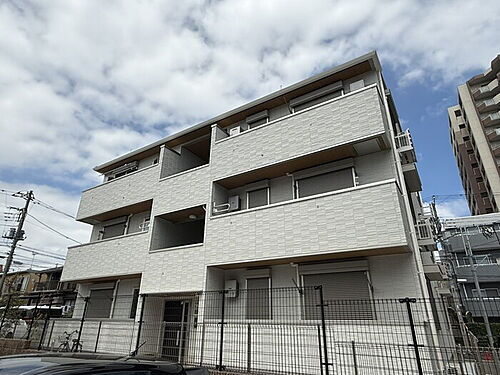 神奈川県横浜市港北区大倉山４丁目 3階建 