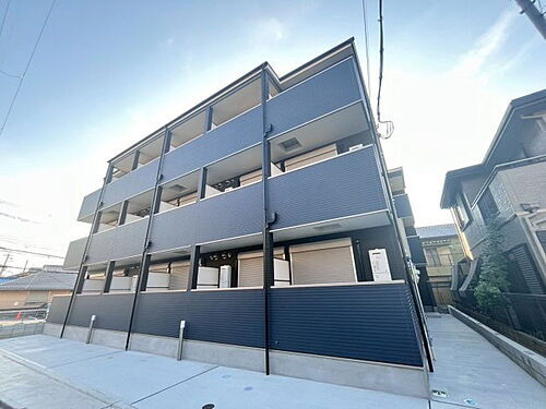 大阪府藤井寺市林４丁目  3階建