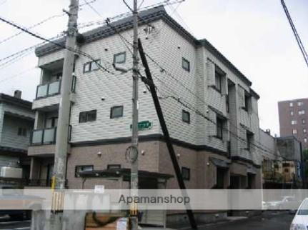 北海道札幌市中央区南四条西１３丁目 3階建