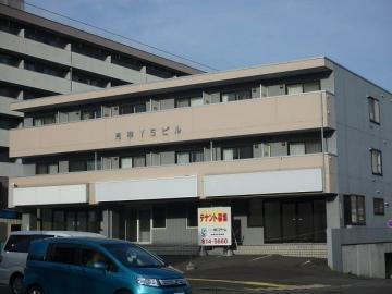 北海道札幌市豊平区月寒中央通１０丁目 3階建