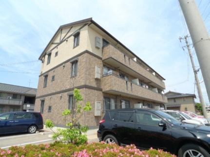 リビングタウン金沢福増 3階建