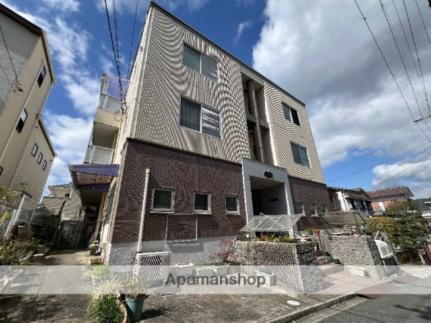 大阪府東大阪市日下町１丁目 3階建