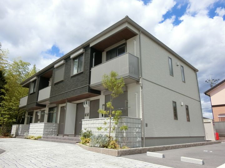 シャーメゾン山国 2階建