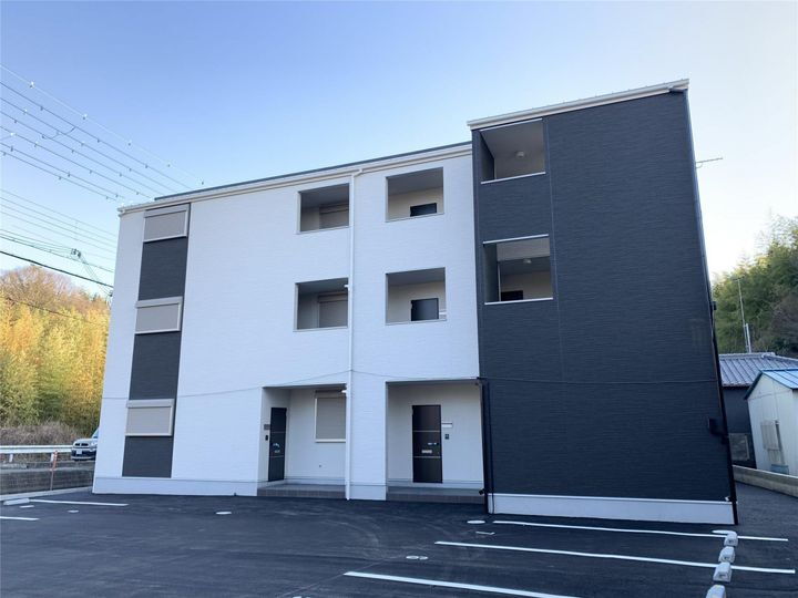 Ｓｕｎ・メゾン三木本町 3階建