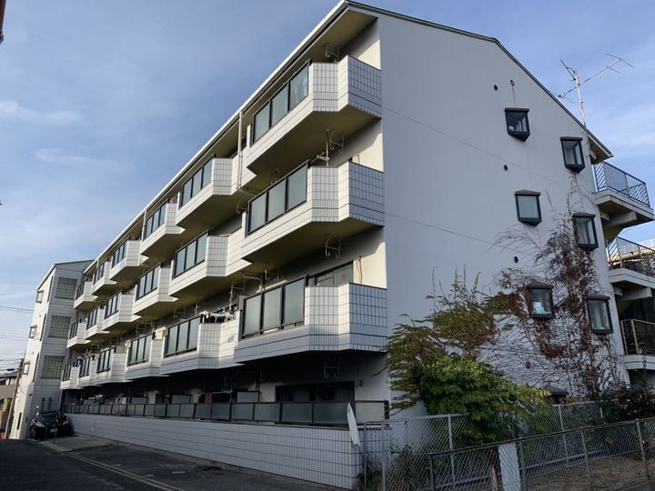 ビアンコディモーラ 4階建