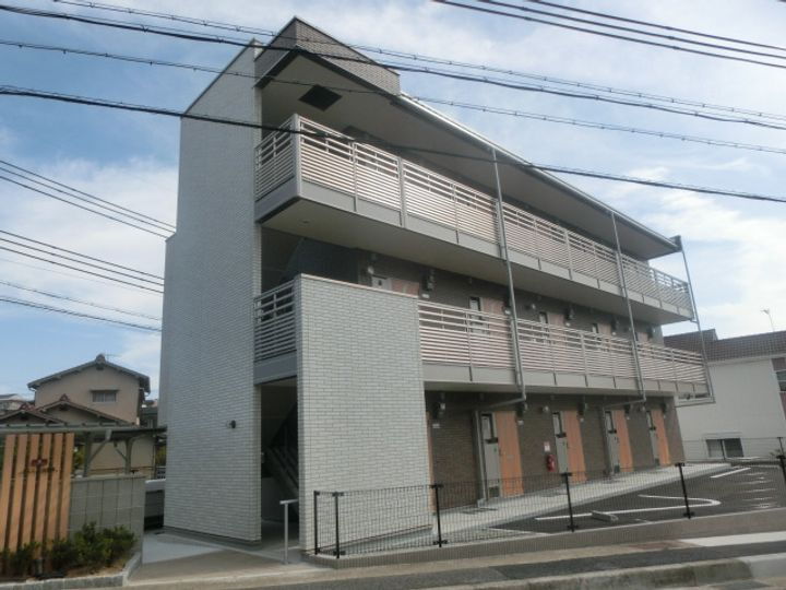 ミランダルピナス弐番館 3階建