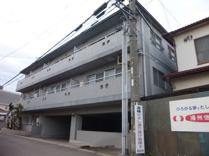 アシューレ加古川 3階建