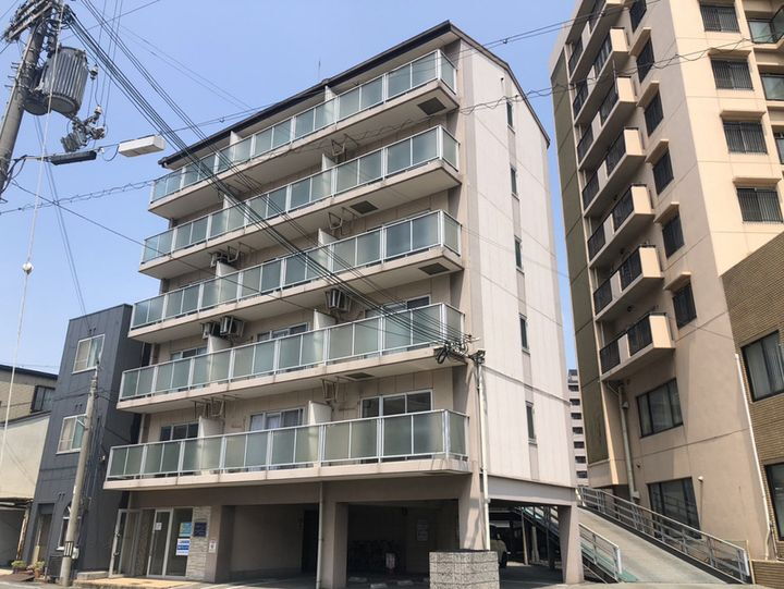 ファーストイン夢前川駅前 6階建