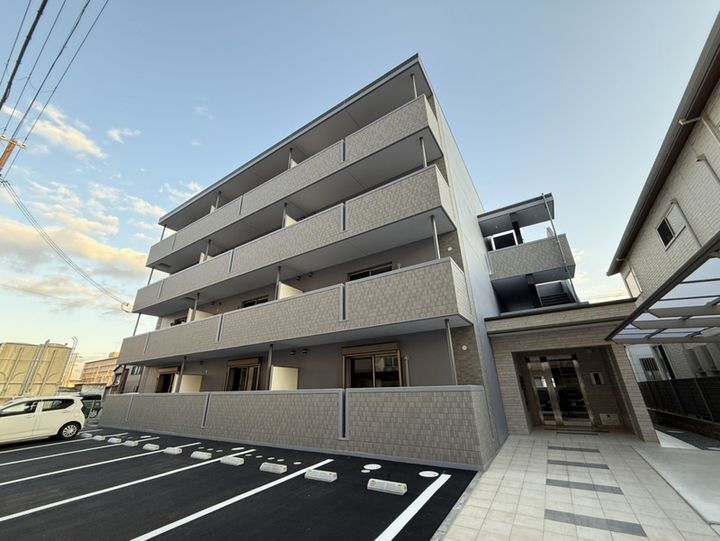 ポレポレ夢前川 4階建