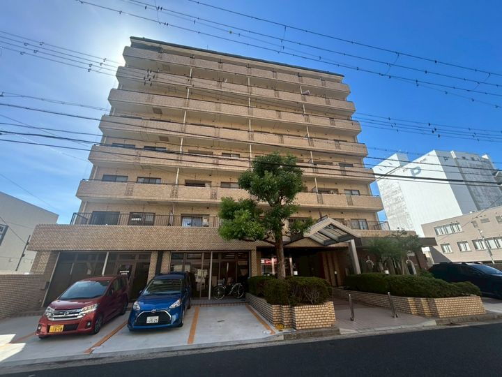 クリーンピア南大路時計台 9階建