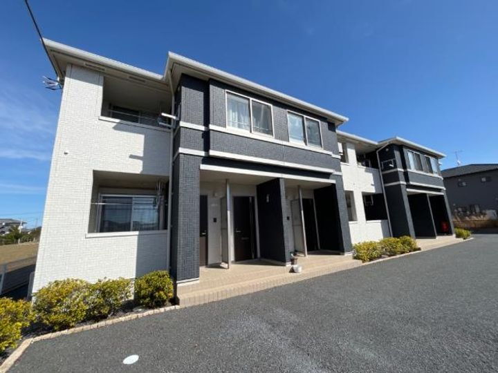 茨城県水戸市平須町 築10年7ヶ月 2階建