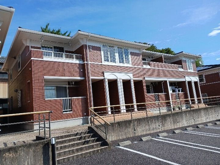 三重県亀山市川崎町 築17年10ヶ月 2階建