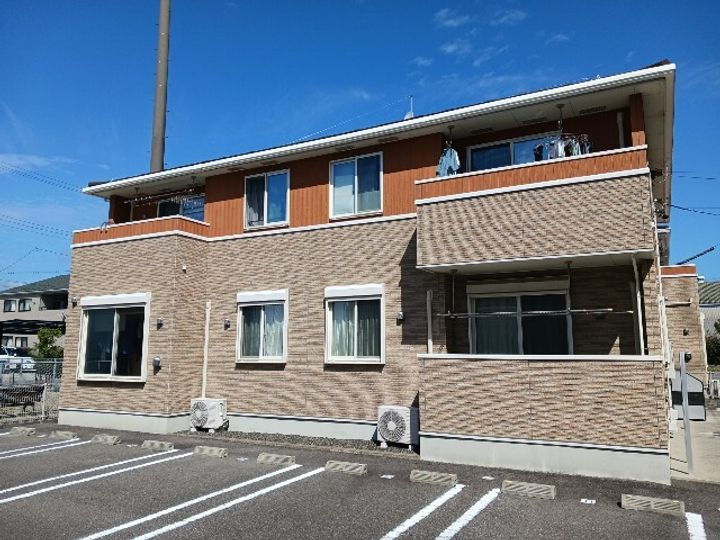 三重県鈴鹿市池田町 築10年10ヶ月 2階建