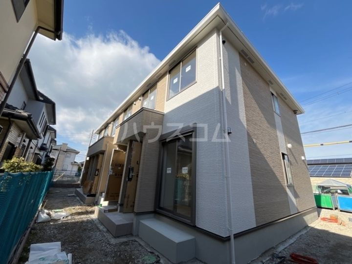 愛知県津島市唐臼町茨塚  2階建