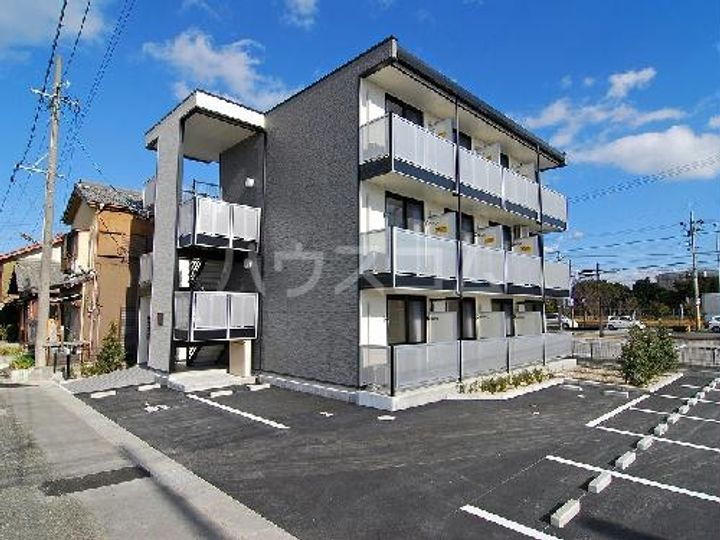 三重県四日市市午起２丁目 築17年11ヶ月 3階建