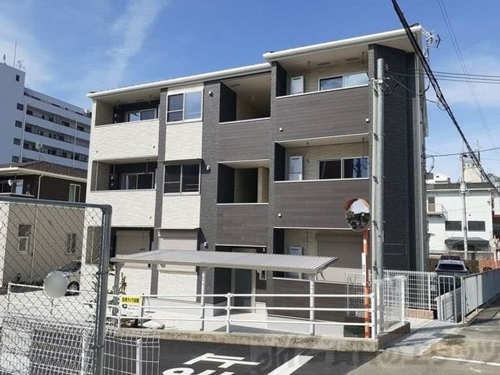 ラ　カーサ　フェリーチェ 3階建